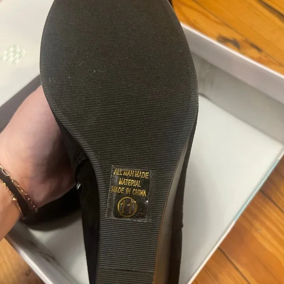 Soda Black Ankle Booties with Sleek Minimalist Design - Picture 4 of 6